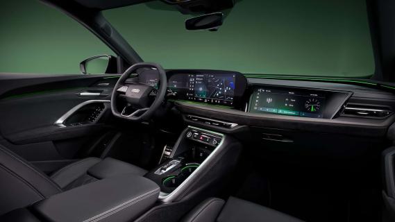 Audi Q5 Sportback groen (2025) interieur zijkant schuin