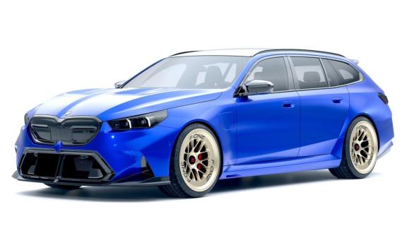 Alpha-N BMW M5 Touring (G99) blauw (2025) zijkant voor schuin