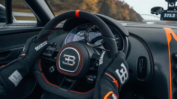 Bugatti Mistral World Record Car (2024) zwart interieur dashboard