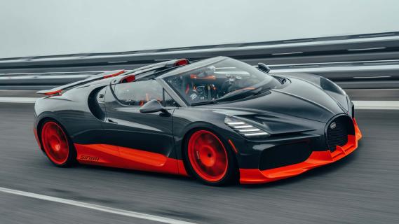 Bugatti Mistral World Record Car (2024) zwart voorzijde schuin rijdend dak eraf