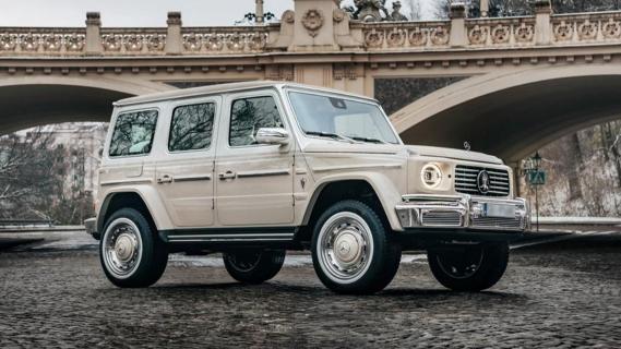 Carlex Vintage Mercedes G-klasse (W463) beige (2025) zijkant voor schuin rechts brug buiten