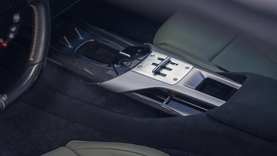 Ferrari 12Cilindri interieur automaat versnellingsbak bediening