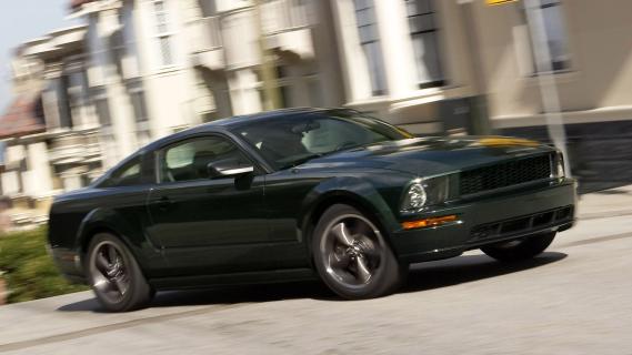 Ford Mustang Bullit (2008) groen linksvoor schuin door San Francisco