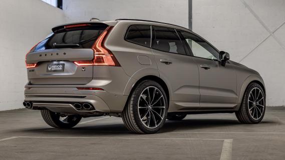 Heico Volvo XC60 Polestar beige zijkant rechts achter schuin