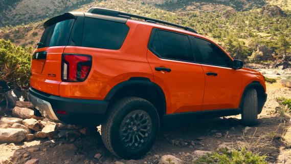 Honda Passport oranje (2026) zijkant rechtsachter