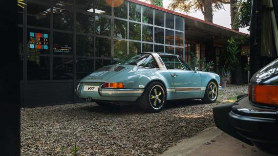 Lab Eleven 911 Targa blauw zijkant schuin achter rechts