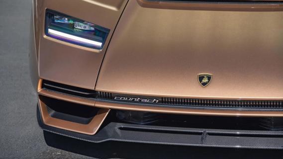 Lamborghini Countach LPI-800 brons (2022) voorzijde badge