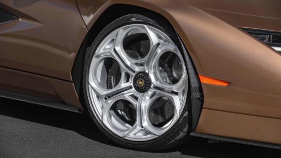 Lamborghini Countach LPI-800 brons (2022) V12 velg zijkant