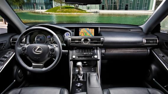 Lexus IS300h interieur (XE30) 2013