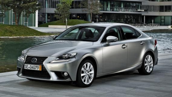 Lexus IS300h (XE30) grijs (2013) zijkant links schuinvoor