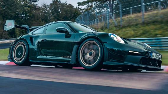 Porsche 911 GT3 RS Manthey-kit (992) groen (2024) rechts zijkant voor schuin laag Nürburgring Nordschleife mini-Karroussel