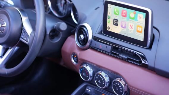 Mazda MX-5 Turbo (ND) grijs (2016) interieur dashboard Apple CarPlay