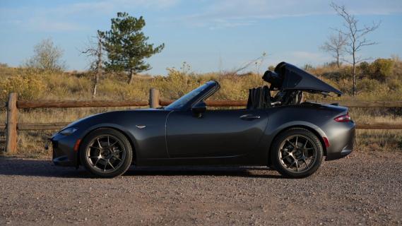 Mazda MX-5 Turbo (ND) grijs (2016) zijkant