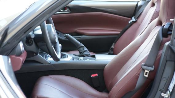 Mazda MX-5 Turbo (ND) grijs (2016) interieur stoelen