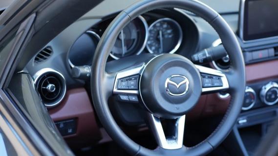 Mazda MX-5 Turbo (ND) grijs (2016) interieur stuurwielen instrumentarium