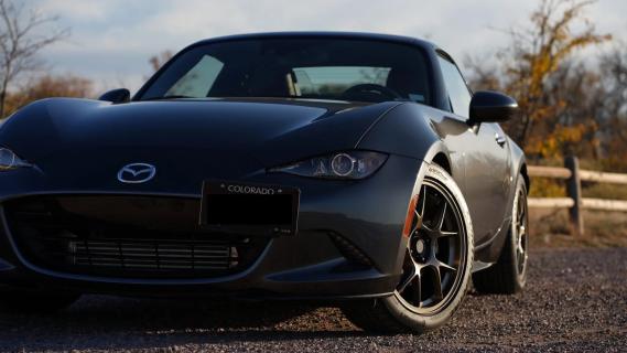 Mazda MX-5 Turbo (ND) grijs (2016) voorzijde zijkant schuin links