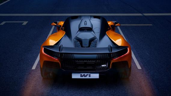 McLaren W1 (2025) oranje achterkant hoog