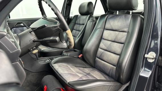 Mercedes 500E Limited (W124) zwart (1995) interieur voorstoelen