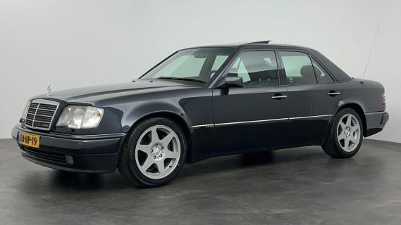 Mercedes 500E Limited (W124) zwart (1995) linksvoor zijkant