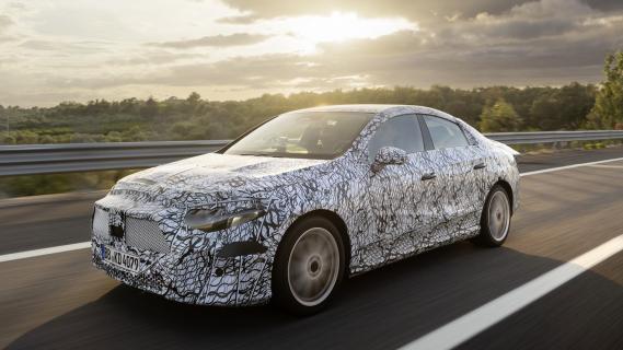 Mercedes CLA camouflage linksvoor