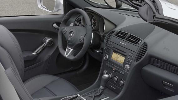 Mercedes SLK 55 AMG (R171) grijs (2008) interieur zwart zijkant