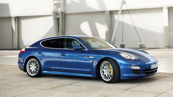 Porsche Panamera S Hybrid (970) blauw (2013) zijkant voor schuin PCCB