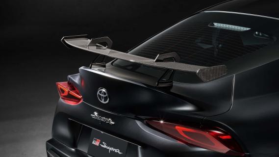 Toyota GR Supra A90 Special Edition (A90) zwart (2025) zijkant achter schuin zwanenhalsspoiler carbon