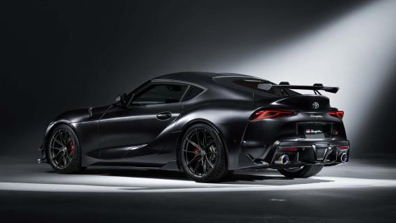 Toyota GR Supra A90 Special Edition (A90) zwart (2025) zijkant achter schuin links laag studio