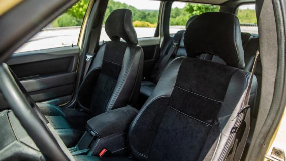 Volvo 850 T-5R Estate (1995) geel interieur stoelen