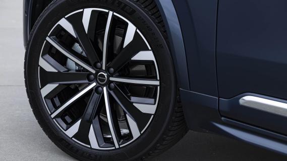 Volvo XC90 T8 blauw (2025) velg detail voorzijde