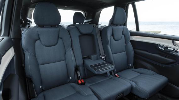 Volvo XC90 T8 blauw (2025) interieur achterbank