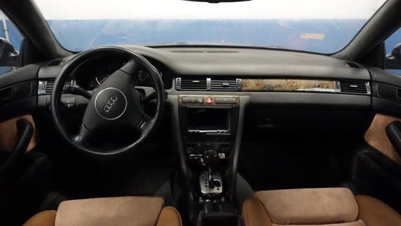 Audi RS 6 Avant (4E, C5) Zwart (2003) Domeinen interieur dashboard