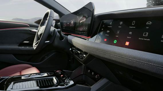 Audi S6 Avant e-tron 2024 A6 review: interieur dashboard curved display