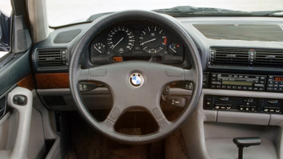 BMW 750i (E32) grijs (1987) interieur dashboard