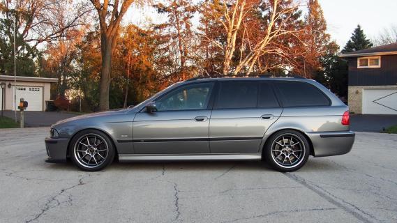 BMW M5 Touring (E39) grijs (2003) zijkant links