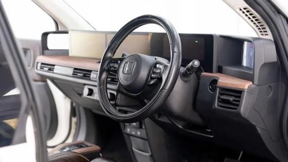 Dikste Honda e van Europa interieur dashboard schuin