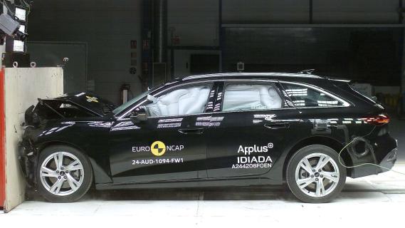 Audi A5 Avant zwart zijkant crash Euro NCAP