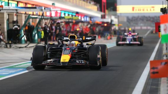 GP Qatar 2024 Verstappen pitstraat