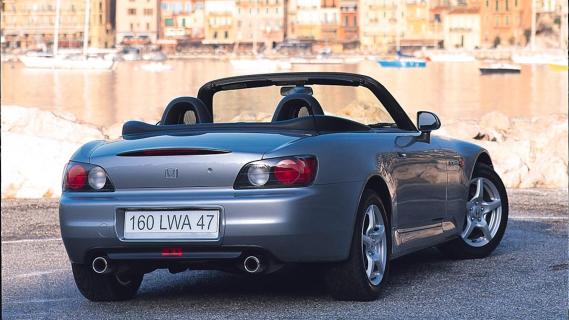 Honda S2000 (AP1) grijs (1999) zijkant schuin achter dak omlaag monte carlo water