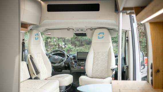 Joy Rider camper interieur voorstoelen