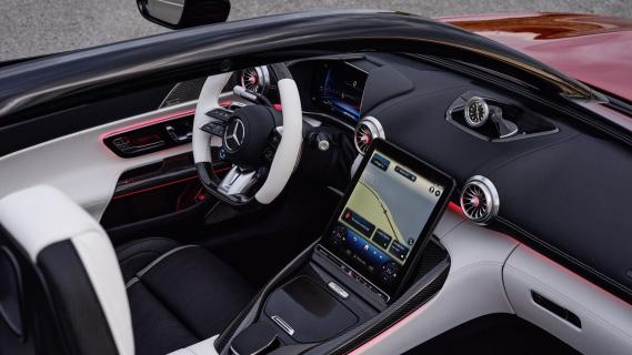 Mercedes-AMG PureSpeed (R232) rood zwart (2024) interieur dashboard