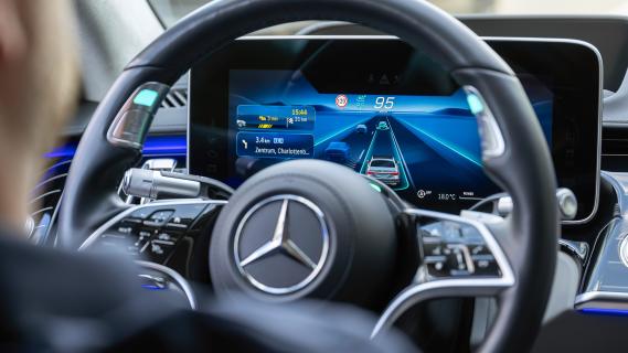 Mercedes S-Klasse (W223) Drive Pilot interieur stuurwiel zonder handen