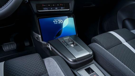 Opel Frontera Electric GS 2024 review: interieur detail middenconsole iPad