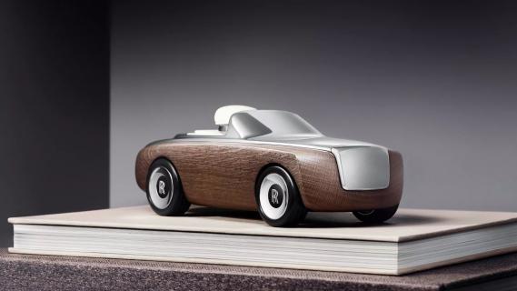 Rolls-Royce Cameo speelgoedauto (2024) hout zijkant voor