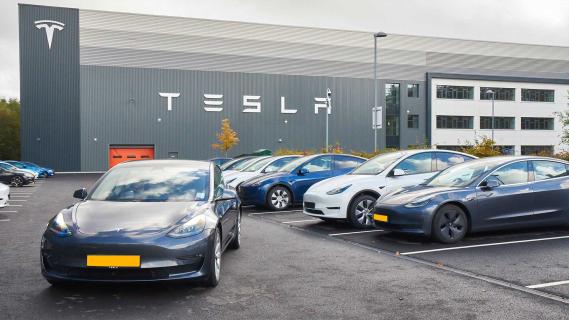 Tesla Model 3 bij dealer met nog meer TEsla