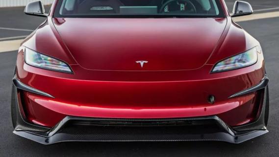 Unplugged Performance Tesla Model 3 Performance Highland rood (2024) voorzijde