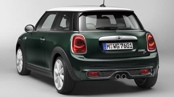 Mini Cooper SD (F56) groen (2015) zijkant linksachter schuin