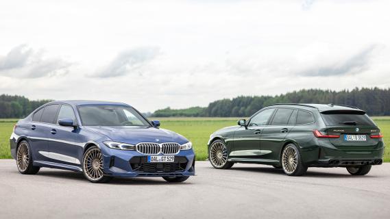 Alpina B3 GT Blauw zijkant rechts voor schuin & B3 GT Touring groen zijkant links achter