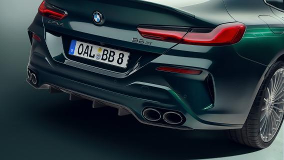 Alpina B8 GT Gran Coupé (G16) groen (2025) detail achterzijde uitlaten badge achterlichten