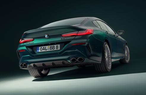 Alpina B8 GT Gran Coupé (G16) groen (2025) zijkant rechts achter schuin laag